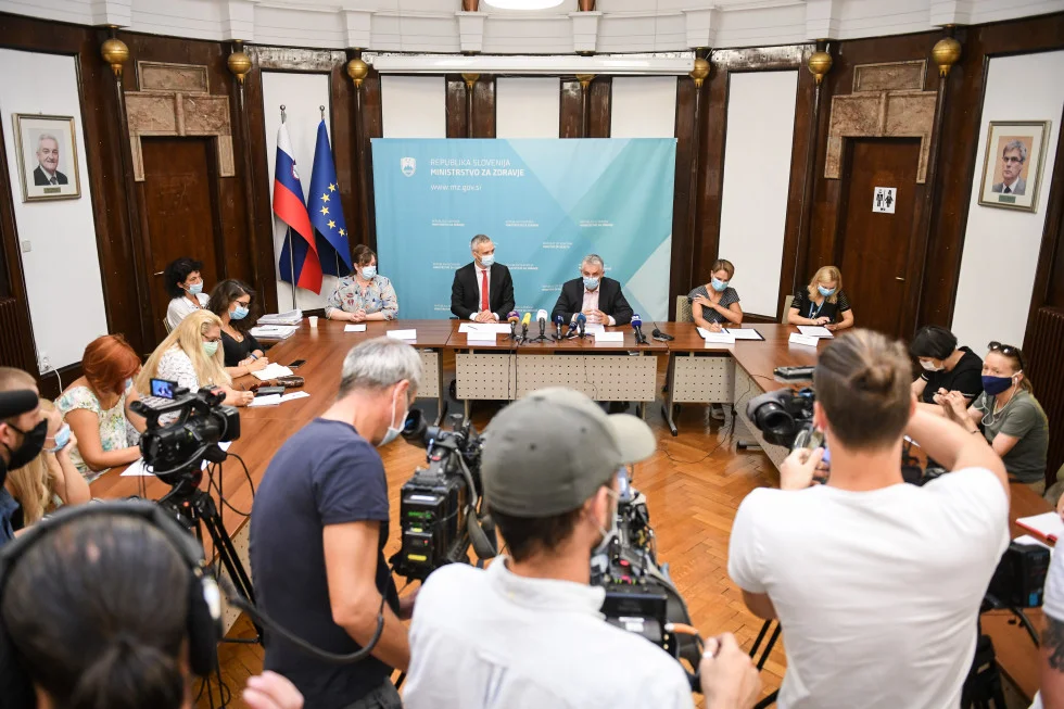 Predlog Zakona o dolgotrajni oskrbi in predlog Zakona o nalezljivih boleznih posredovana v javno obravnavo